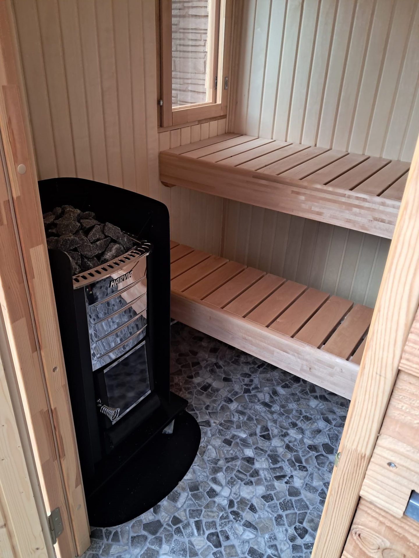 saunaraam, Elzen banken, Harvia M3 houtkachel, Espen schoten voor de aftimmering 80mm