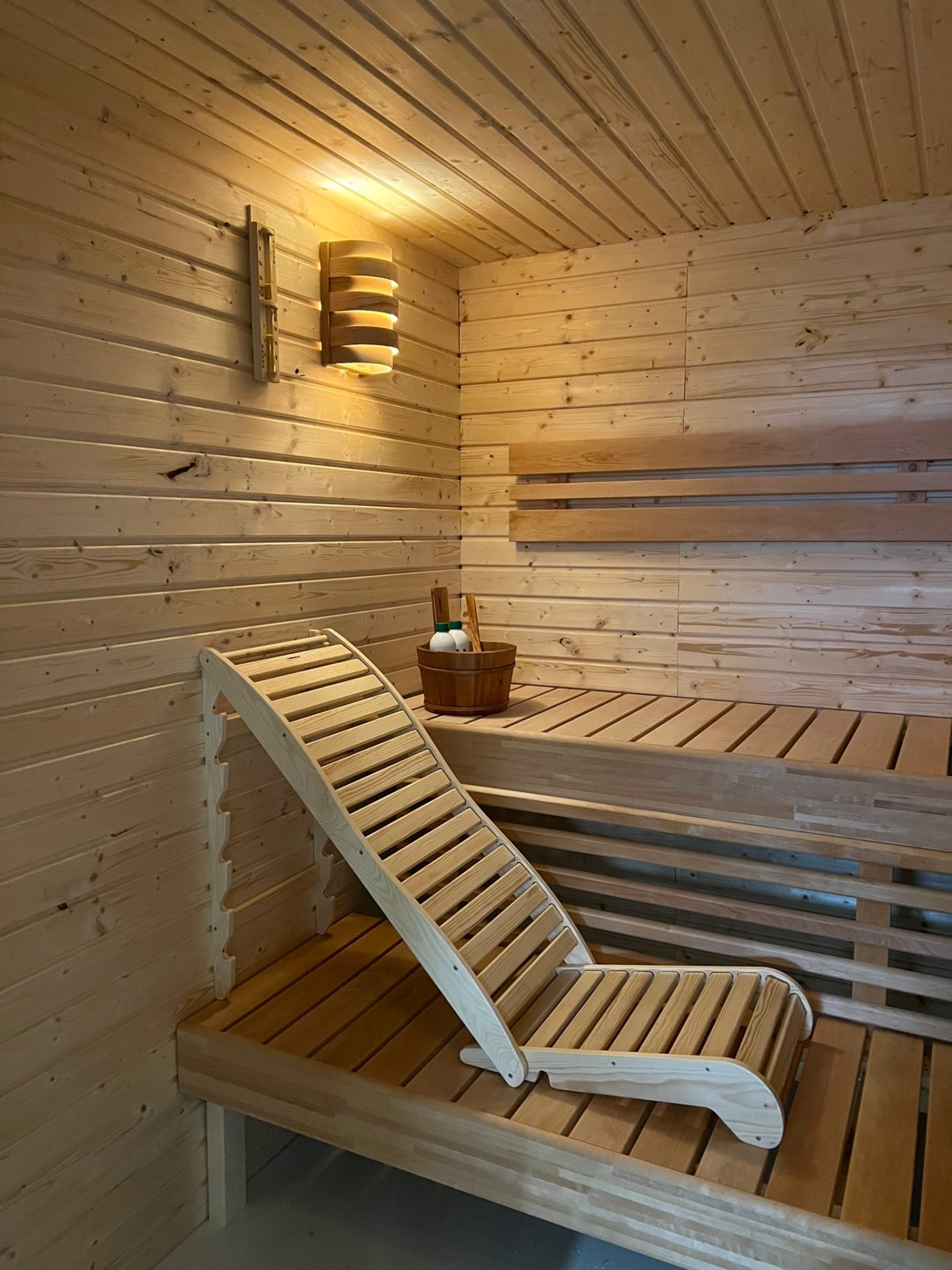 Sauna bank en houtafwerking